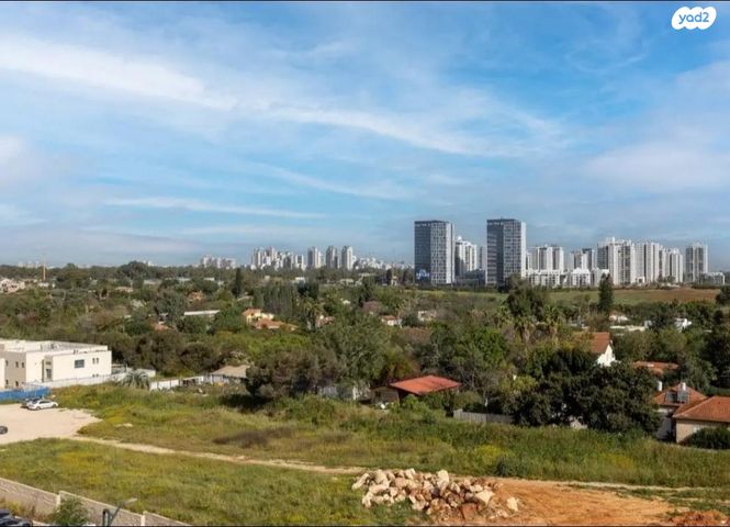 דירה, לאה גולדברג 10, חתני פרס ישראל, באר יעקב