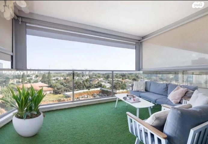 דירה, לאה גולדברג 10, חתני פרס ישראל, באר יעקב