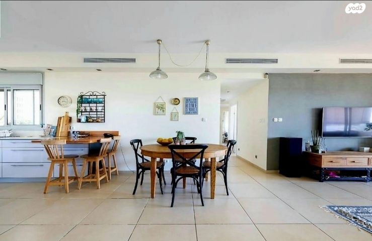 דירה, לאה גולדברג 10, חתני פרס ישראל, באר יעקב