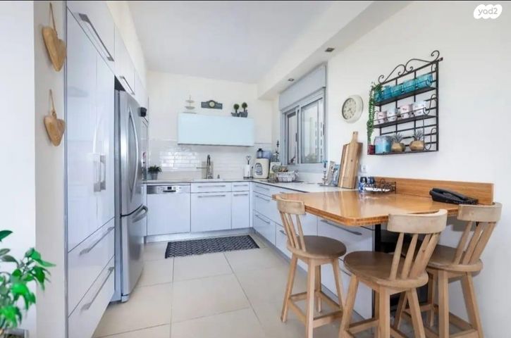 דירה, לאה גולדברג 10, חתני פרס ישראל, באר יעקב