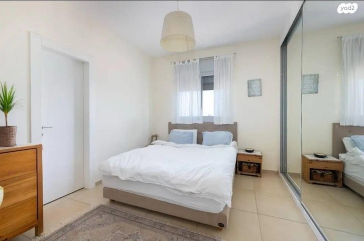 דירה, לאה גולדברג 10, חתני פרס ישראל, באר יעקב