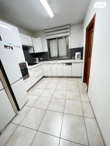 דליה רביקוביץ 15