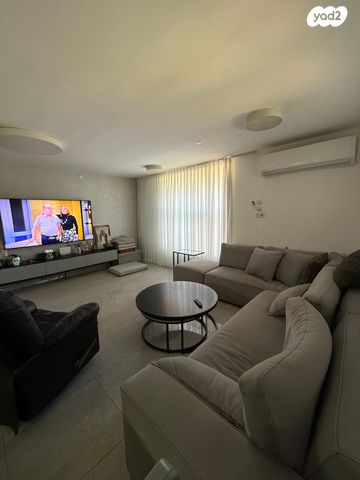 יקותיאל אדם 16