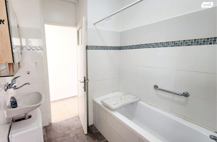 נתיב הלוטוס 13