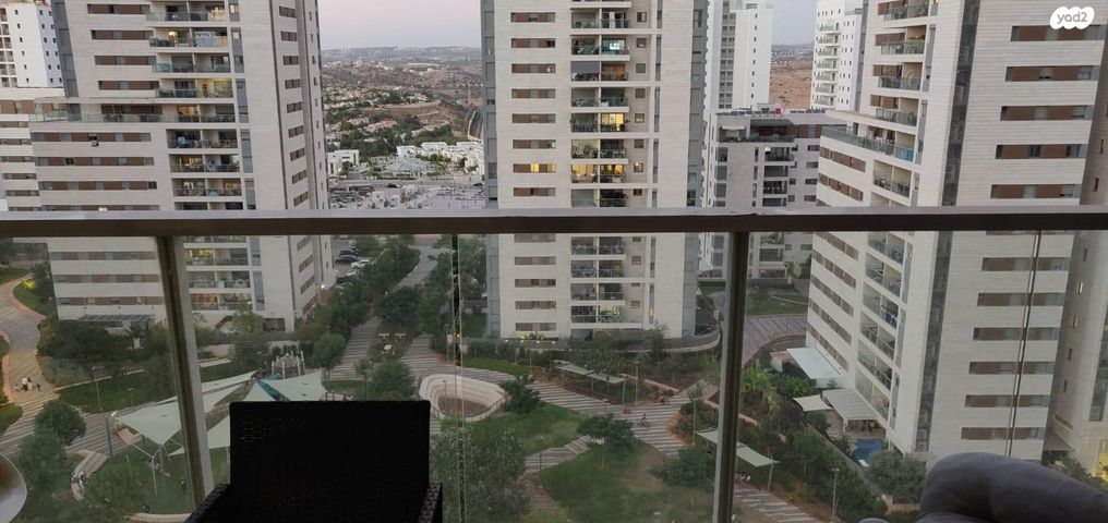 חיים הרצוג 17