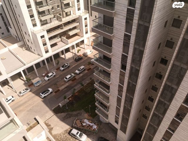 לאה גולדברג 10