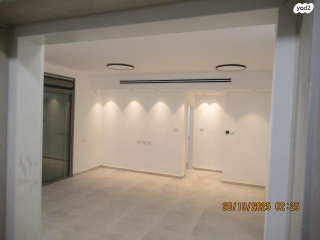 דירה, לאה גולדברג 10, חתני פרס ישראל, באר יעקב