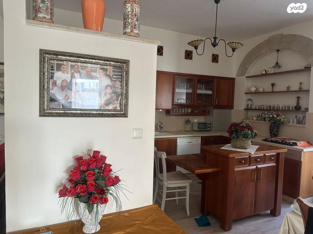 דירה, נסים בכר 5, מחנה יהודה - לב העיר, ירושלים