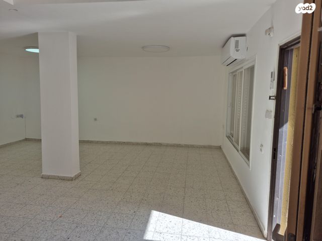 דירת גן, סמטת נחל בוקק 10, הנחלים, מעלה אדומים