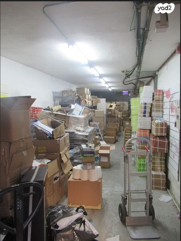 מחסנים, דרך זאב ז'בוטינסקי 105, פרדס כץ, בני ברק
