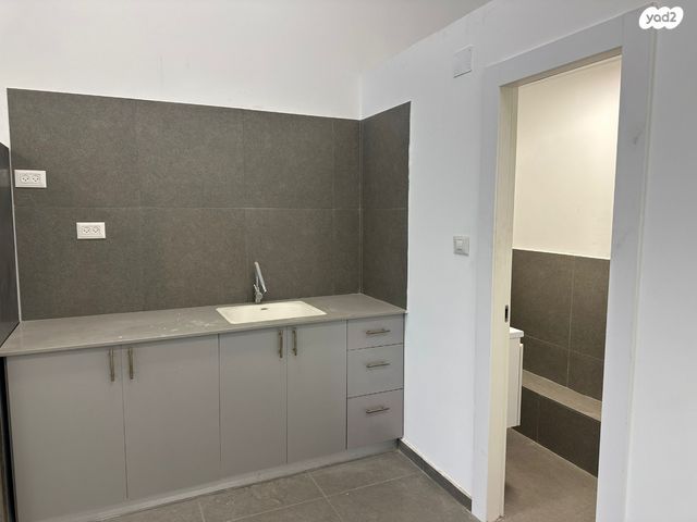 חנויות/ שטח מסחרי, המסגר 55, מונטיפיורי, הרכבת, תל אביב יפו