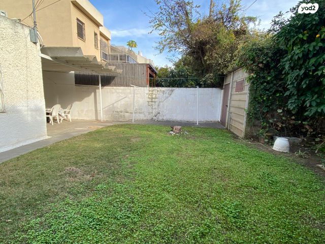 מגרשים, תל ברוך, תל אביב יפו