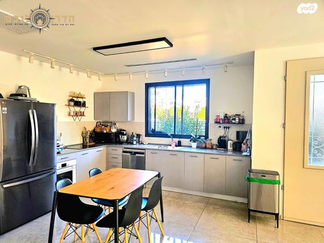 בית פרטי/ קוטג', רחל ינאית בן צבי 8, בר לב, מזכרת בתיה