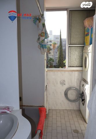 דירה, רש"י, רמב"ם, ראשון לציון