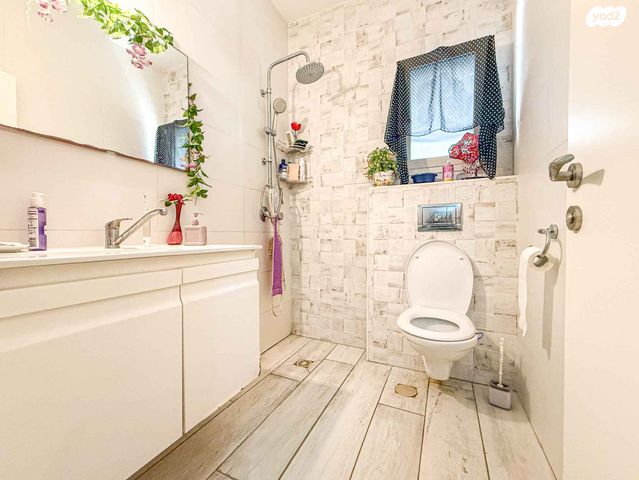 דירה, יהודה, קרית ביאליק