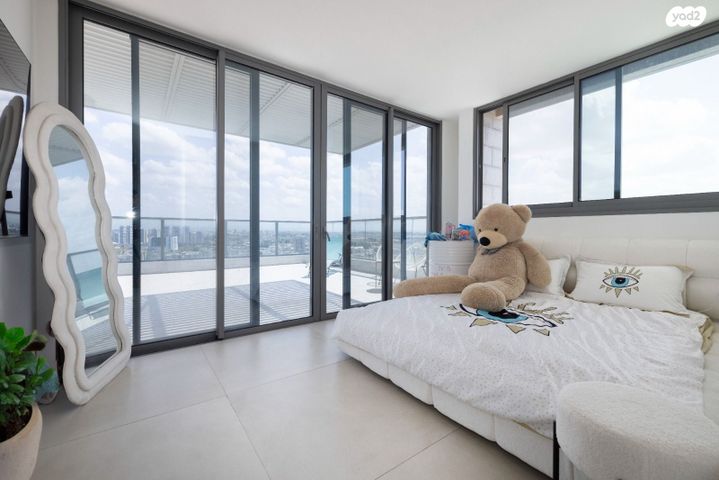 דופלקס, אבן גבירול, רחובות