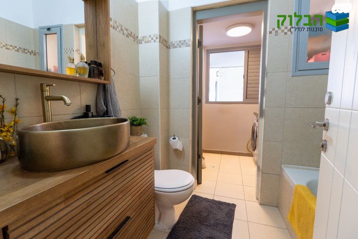 דירה, רמב"ם, ראשון לציון