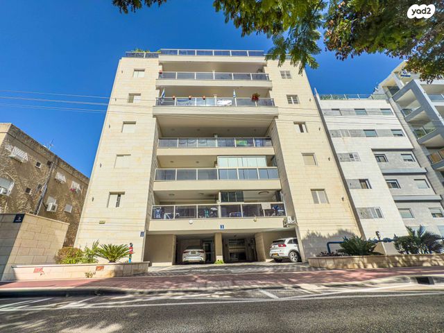 דירה, יהודה, קרית ביאליק