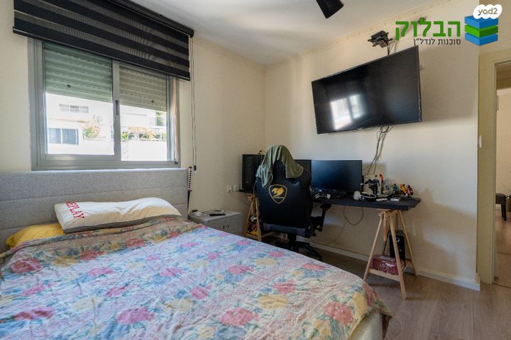 דירה, רמב"ם, ראשון לציון