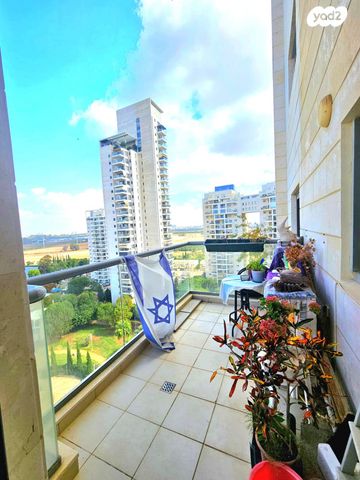 דירה, כרמל, אחוזת הנשיא, רחובות