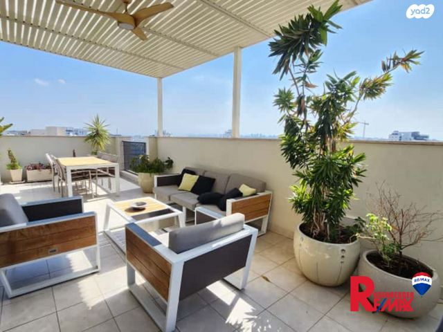 גג/ פנטהאוז, נעמי שמר 10, קרית אילון, חולון