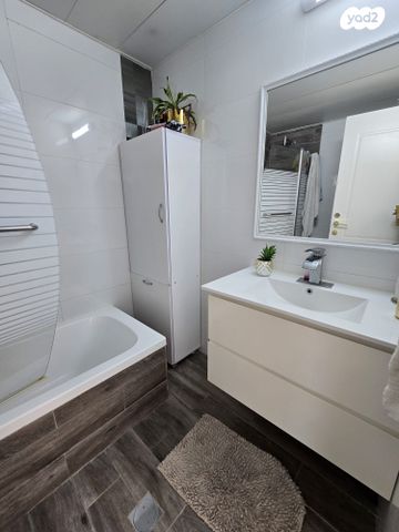 גג/ פנטהאוז, נויקלן, בת ים