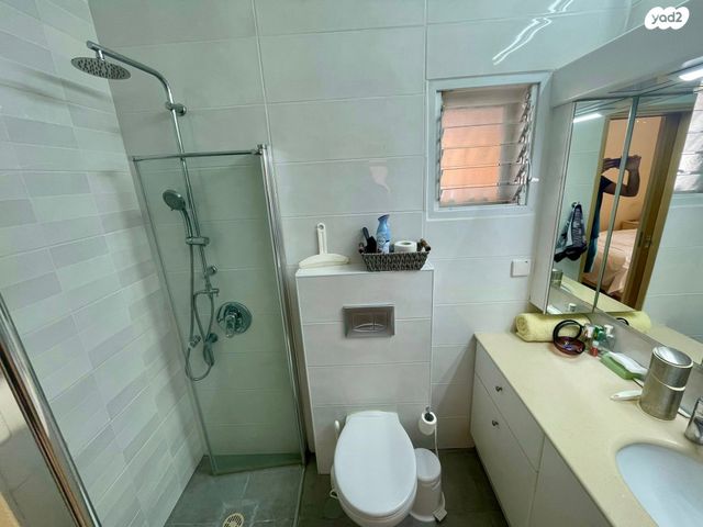 דירה, שדרות הרדוף, 2004, רעננה