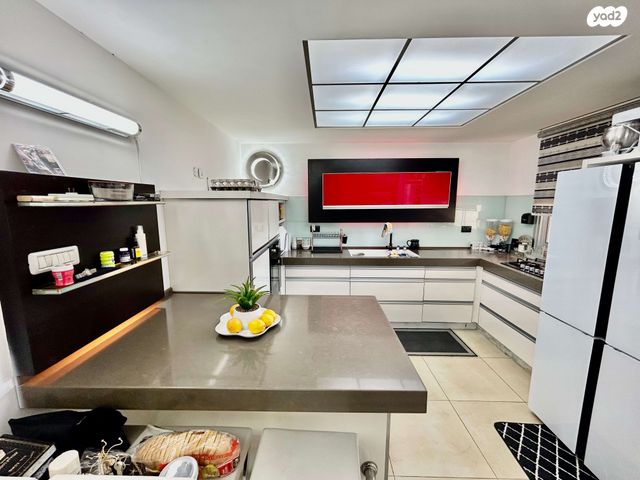 דירה, הדס 18, קרית אילון, חולון