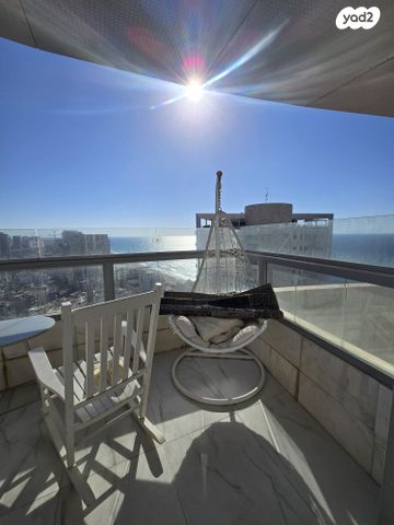 גג/ פנטהאוז, נויקלן, בת ים