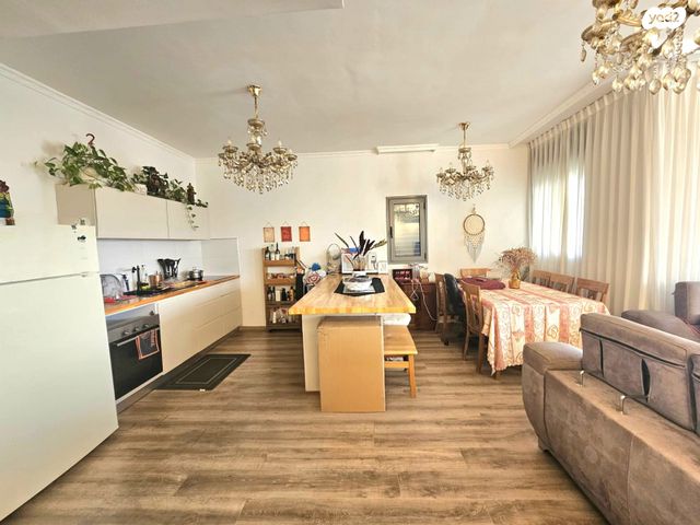 דירה, כרמל, אחוזת הנשיא, רחובות