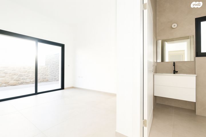 דו משפחתי, אפיק, קצרין