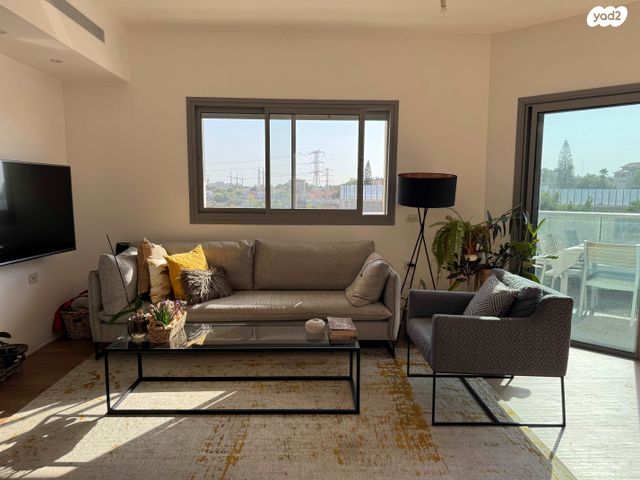 דירה, הסחלב, קרית הפרחים - 2005, רעננה