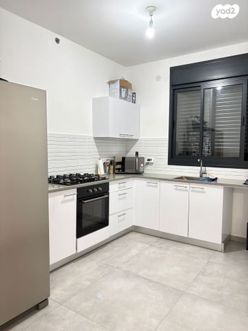 דירה, גאולה כהן, נאות פרס, רמלה