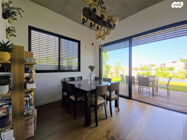 דו משפחתי, אבן יהודה