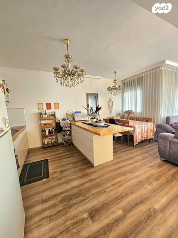 דירה, כרמל, אחוזת הנשיא, רחובות