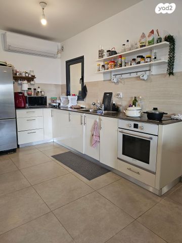 דירה, דרך הרעות, פרדסיה, פרדסיה