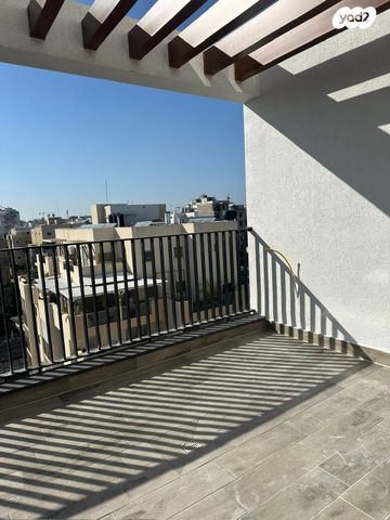 דירה, מנחם רצון, מחנה יהודה, פתח תקווה