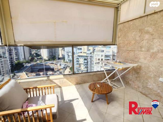 גג/ פנטהאוז, נעמי שמר 10, קרית אילון, חולון