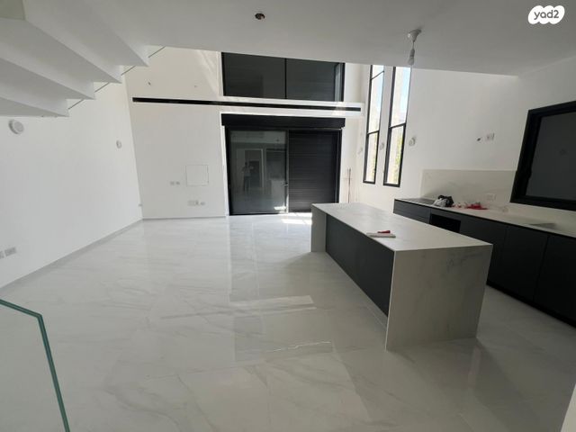 דו משפחתי, גדרה מזרח, גדרה