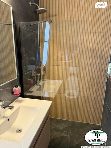 דירה, רמב"ם, טירת כרמל