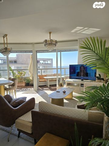 גג/ פנטהאוז, נויקלן, בת ים