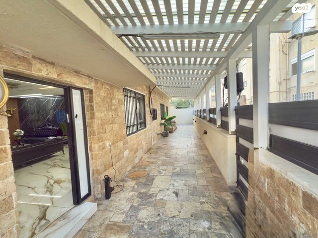 דירת גן, חנה סנש, מוצקין הותיקה, קרית מוצקין