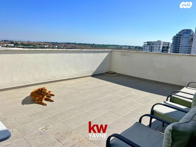 דירה, דבורה עומר, נאות שמיר, יבנה