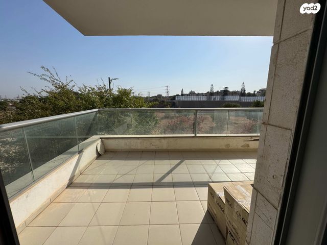 דירה, הסחלב, קרית הפרחים - 2005, רעננה