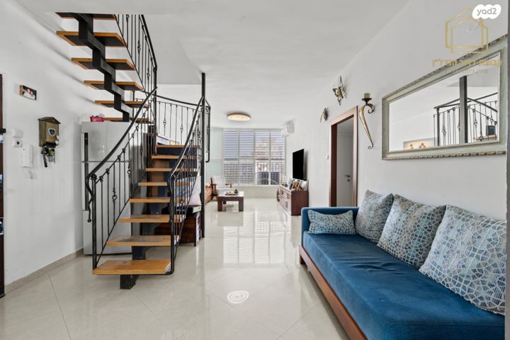 גג/ פנטהאוז, קרן היסוד, חולון