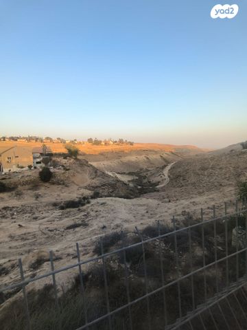 דו משפחתי, נעורים, ערד