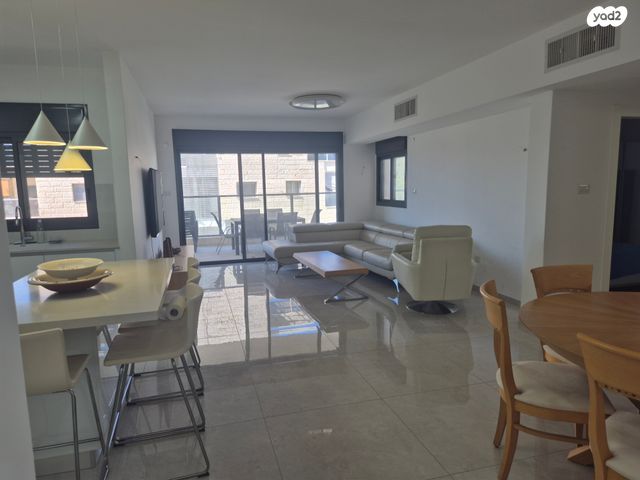 עוזי חיטמן 13