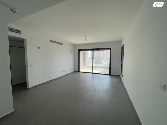 דירה, אמנון ליפקין שחק, נוף הטיילת, נתניה