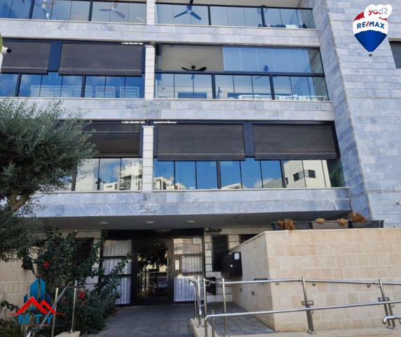 רפאל איתן 28