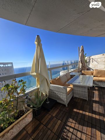 גג/ פנטהאוז, נויקלן, בת ים
